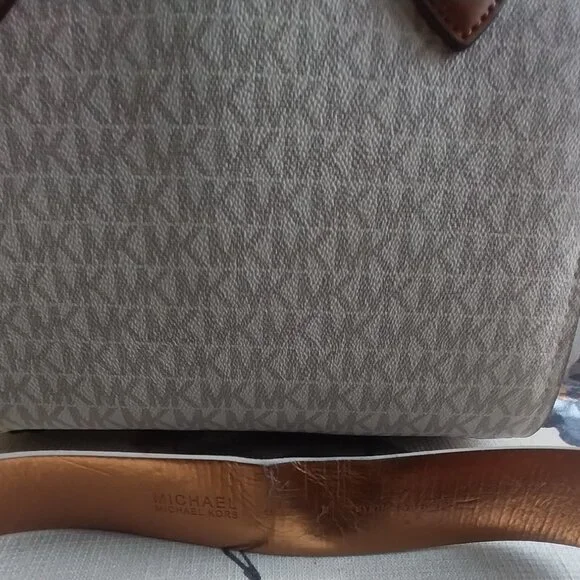 Michael Kors Satchel with belt set - Picture 5 of 5